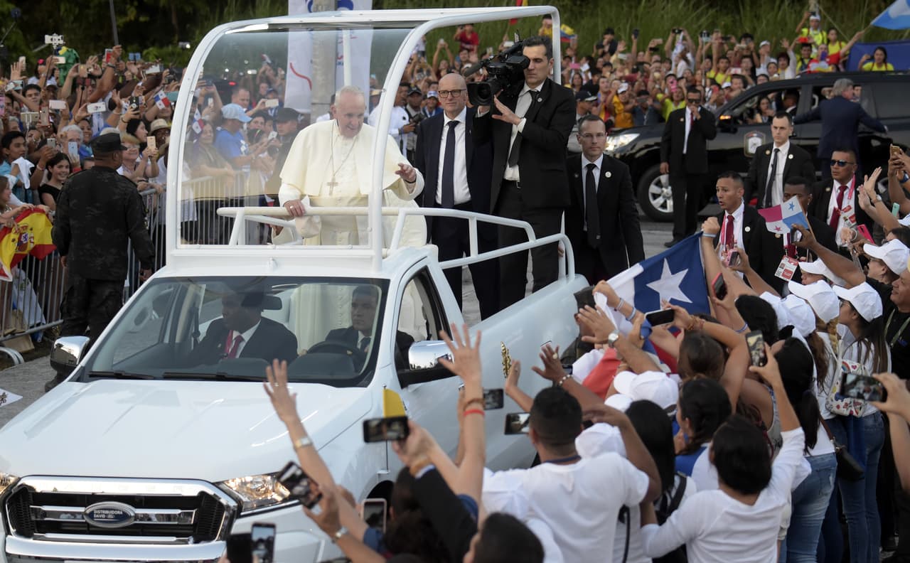 Otra de las camionetas que el Papa Francisco ha tenido la oportunidad de usar como medio de transporte es la Ford Ranger, una pickup mediana ensamblada por manos panameñas siguiendo las especificaciones de seguridad y comodidad estipuladas por el Vaticano.