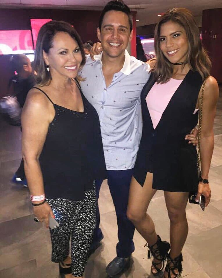 Francisca Lachapel: "Disfrutando del concierto de #JustinBieber con @alejandrochaban & @mariaesalinas ". (Julio 2, 2016)