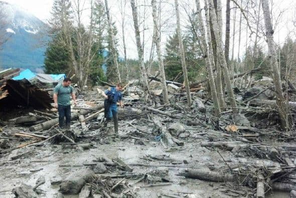 Por cuatro días, las autoridades y grupos de rescate mantienen la búsqueda de más víctimas del mortal deslave ocurrido en la localidad de Oso en el estado de Washington. Las condiciones climáticas y la inestabilidad del terreno complican las labores de salvamento y el recuento de víctimas que ha aumentado en las últimas 24 horas. Hasta el momento se reportan 14 fatalidades y 176 personas desaparecidas.