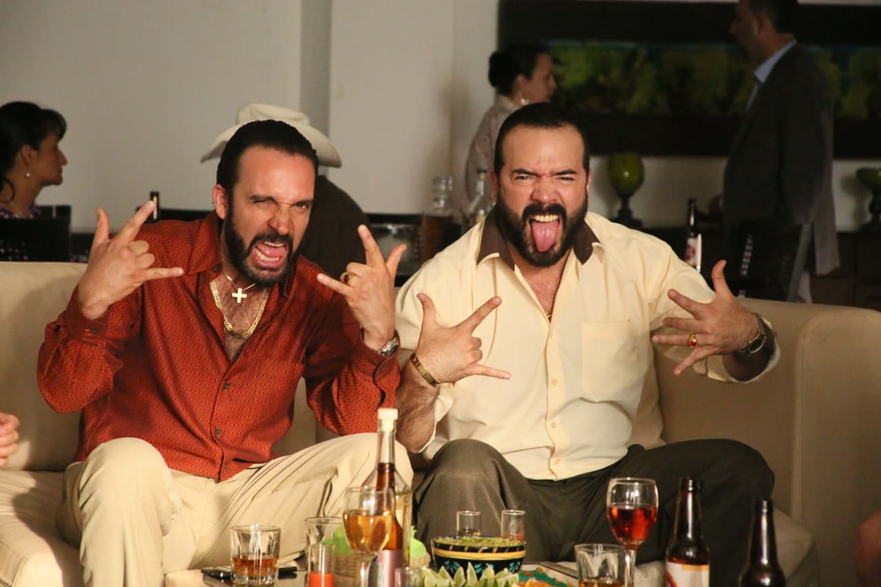 Los hermanos Bernal Leyda son muy serios en pantalla pero tras bambalinas no dejan de bromear.