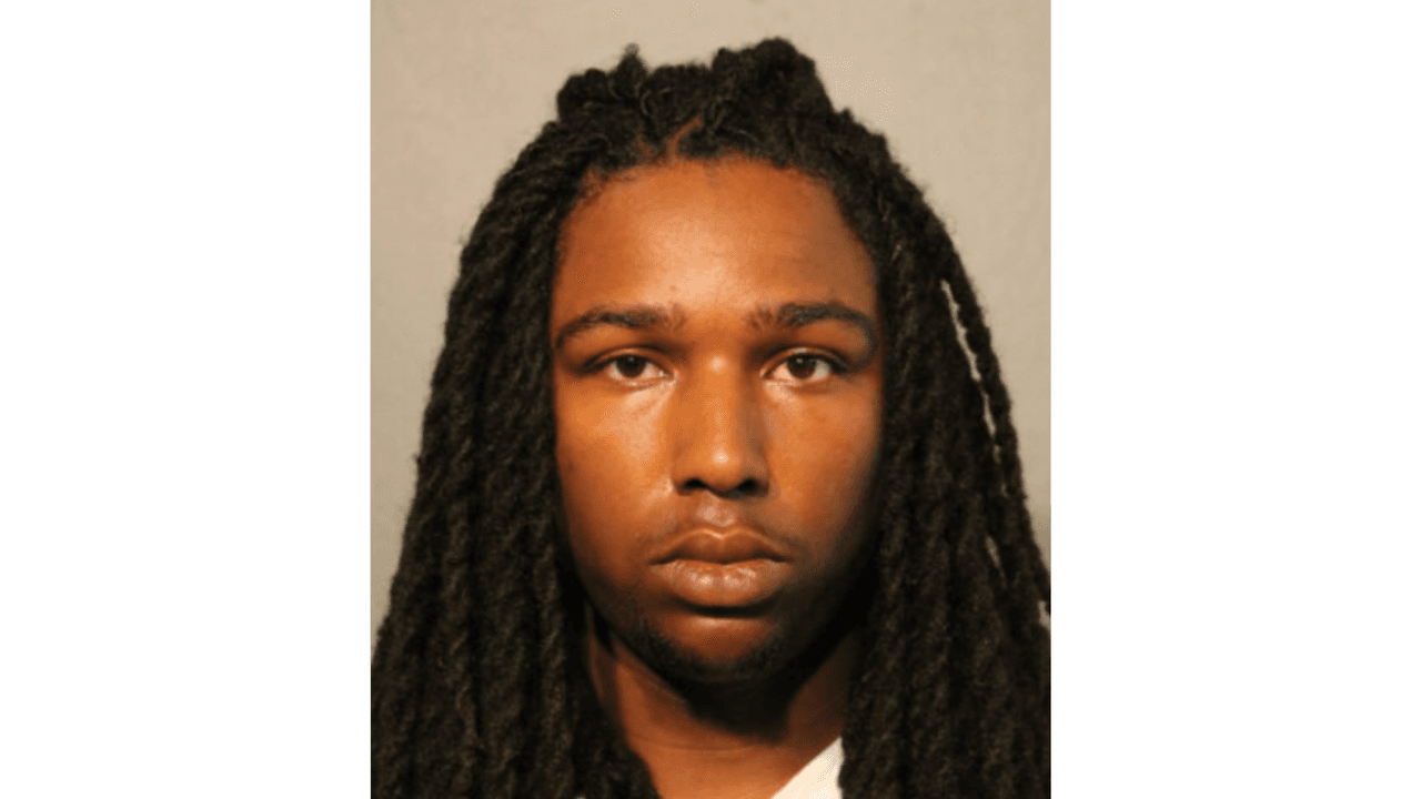 Eric Adams, acusado de homicidio en primer grados.