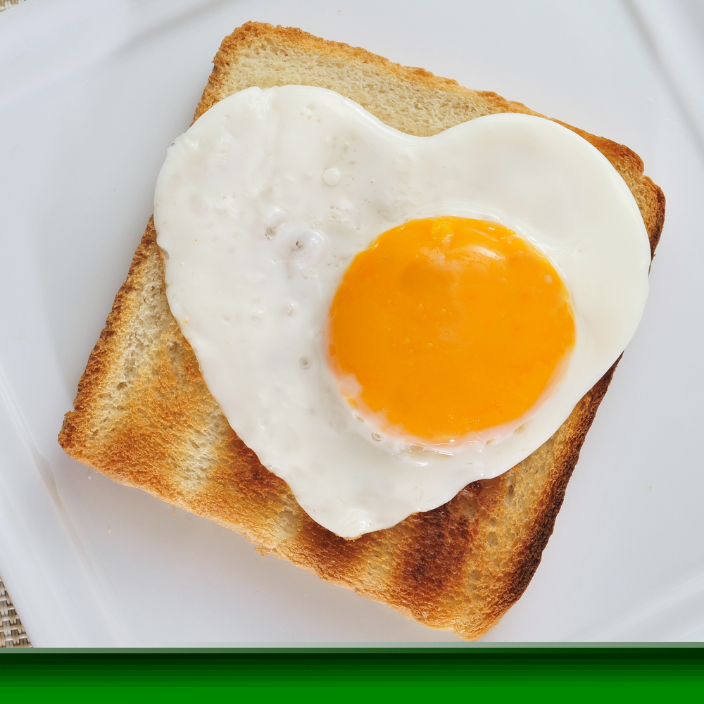 Que te parece un sándwich de puro huevo con la lleva cruda o si le gusta hervida también se vale. Hazlo en forma de corazón para que vea cuanto lo amas.