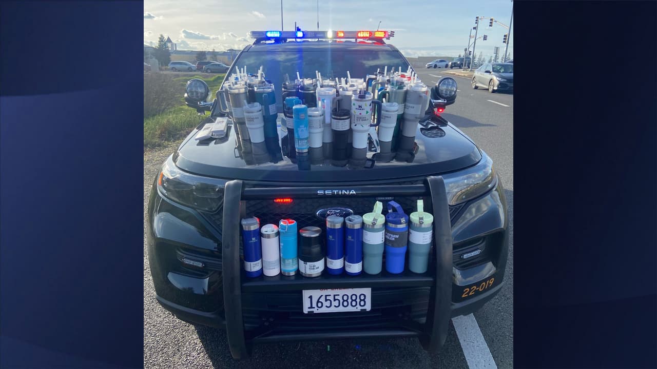 Mujer de Sacramento es detenida por robar Stanley cups valorados en más de $2,500.