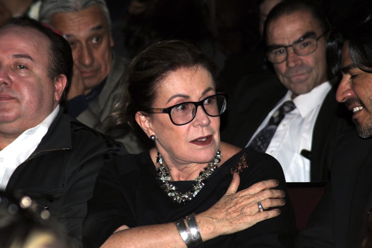 Zapata dijo tajante que no admite que otros sean felices a costa del sufrimiento de doña Eva: "Para que un porcentaje de habitantes de este lugar sean felices tienen que morir o sufrir otros, yo no lo acepto, 
<b>el sufrimiento de mi abuela y su dolor no valen la felicidad de nadie</b>". 
<br>