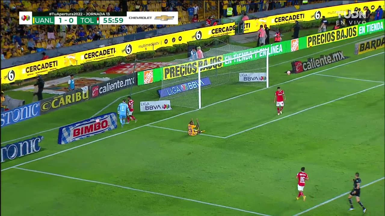 ¡TIRO ATAJADO! disparo por Luis Quiñones.