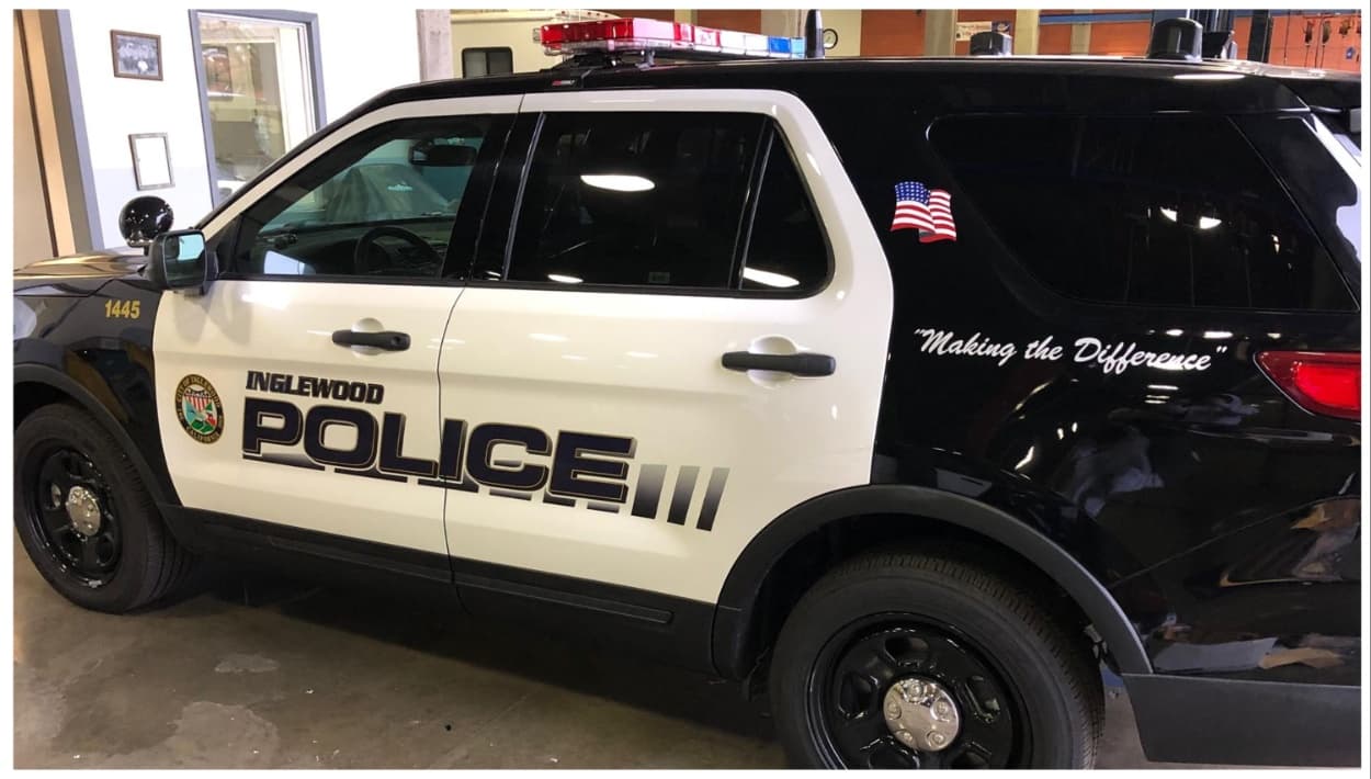 Dos muertos y tres heridos en tiroteo dentro de un estacionamiento en Inglewood