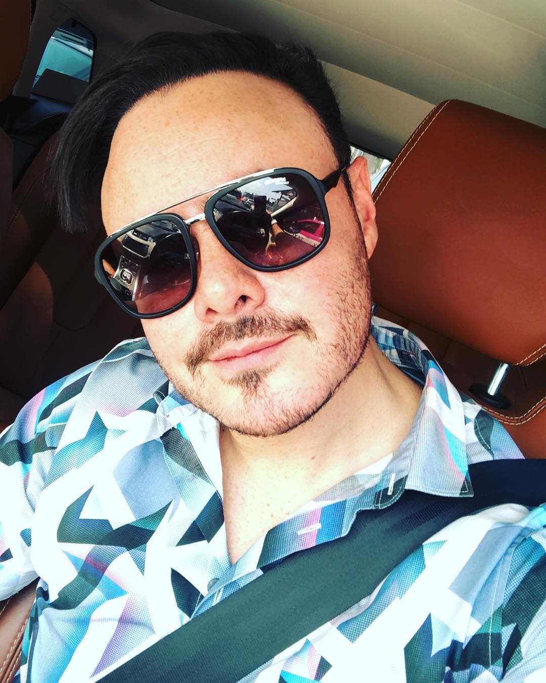 Sin dar nombres, el cantante descartó que alguna vez haya huido del matrimonio, pues dijo que en ninguna de sus relaciones se ha hablado del tema.