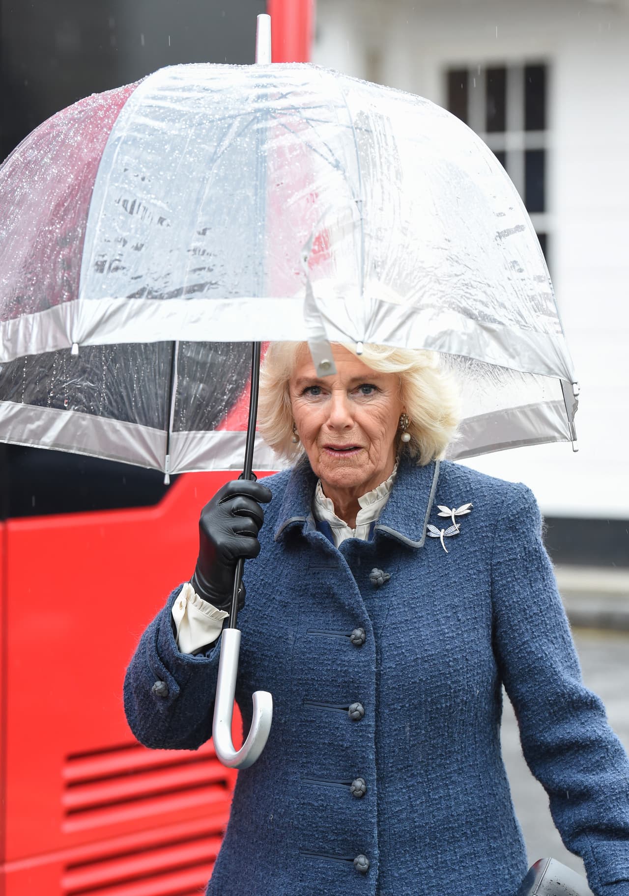 Durante la charla, Camilla Parker aprovechó para compartir cómo está pasando el periodo de aislamiento, que incluye al menos diez minutos de ejercicio físico: "
<b>Yo hago un poco de pilates y las clases de Silver Swans</b>. Y trato de caminar mucho, porque me encanta", finalizó.