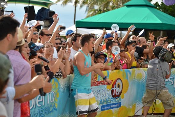 Juanes, Calibre 50 y Chino y Nacho