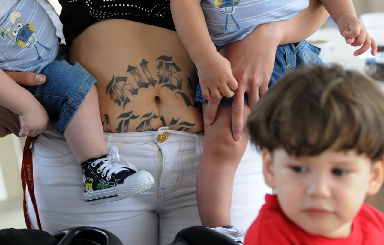 No se sabe con precisión cuántas mujeres han jurado lealtad a la MS-13, aunque expertos creen que cada vez son más y afirman que ahora participan en actividades violentas, asesinatos, tiroteos, robos, secuestros y ataques.