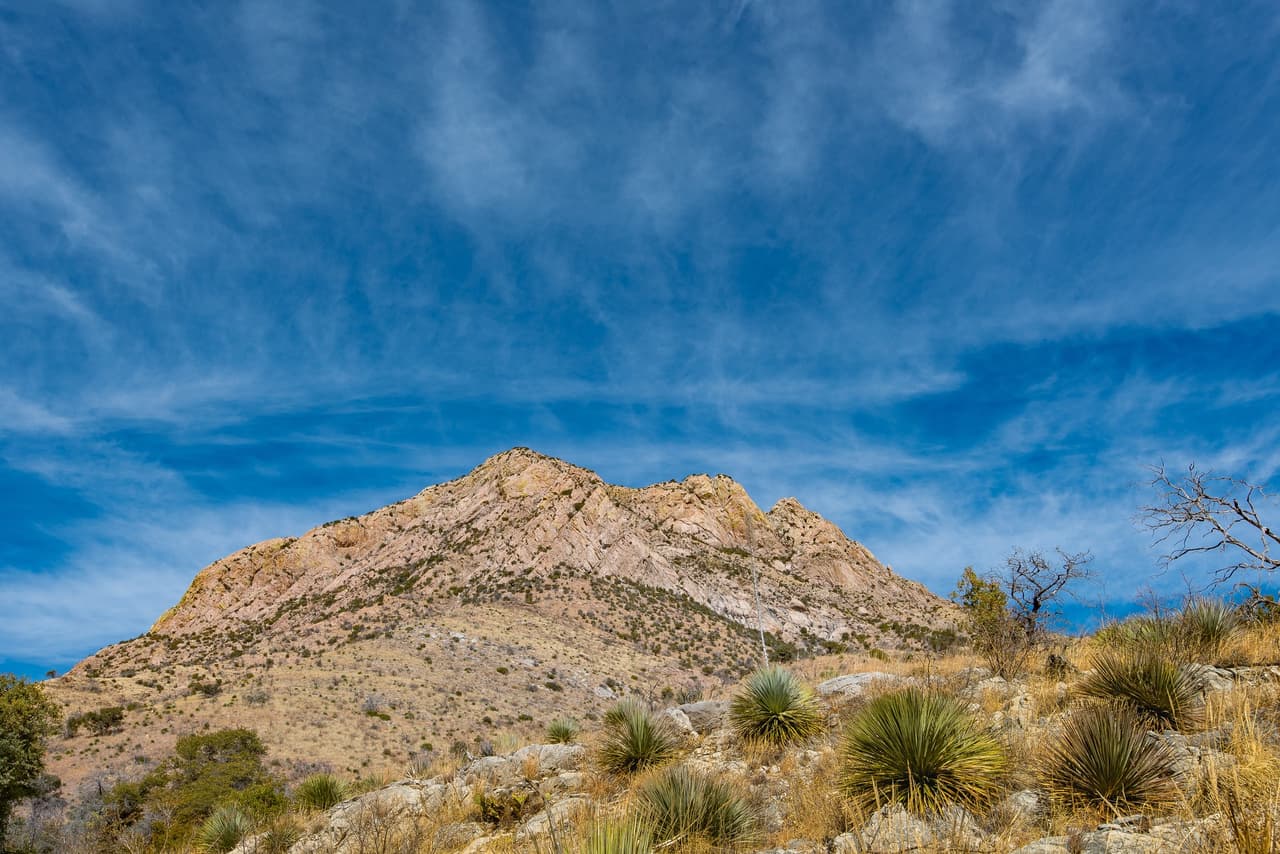 Esto es lo que recomiendan los funcionarios del parque a los visitantes: Llevar por lo menos dos fuentes de luz porque está completamente oscuro en la parte posterior de la cueva y sería difícil encontrar la salida sin una luz (la linterna de un teléfono inteligente no cuenta como fuente de luz), baterías adicionales, guantes (tocar las paredes de la cueva y las formaciones sin guantes daña la cueva y prohíbe el crecimiento de nuevas formaciones). Agua, zapatos/botas resistentes, protección solar, mapa/brújula, comida/snacks, ropa extra y ropa impermeable, artículos de seguridad (silbato), botiquín de primeros auxilios, cuchillo, mochila.