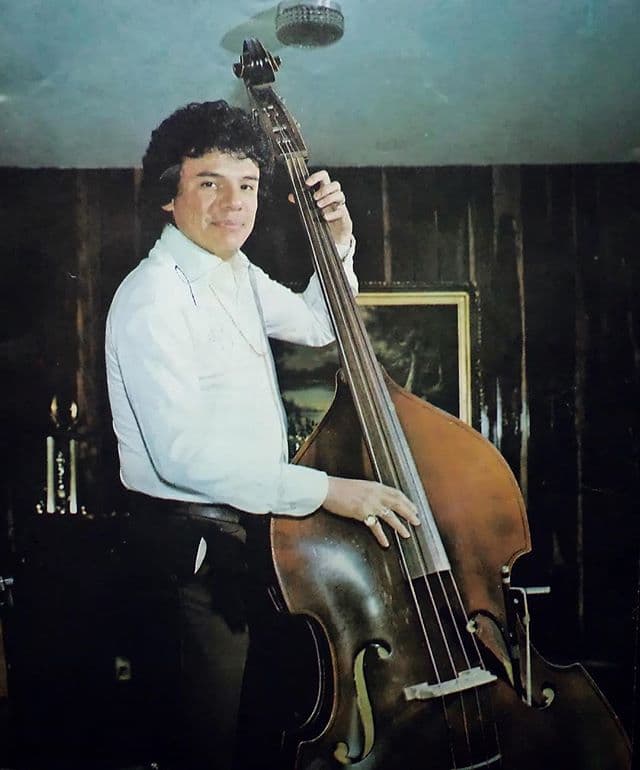 Cada una de las interpretaciones de José José desgarraban el alma. ‘Amar y querer’ es un himno al amor. 
<br>
<br>
<b>"El que ama no puede pensar, todo lo da, todo lo da". </b>