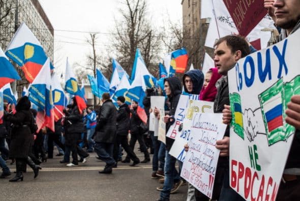 El presidente Barack Obama ha optado por una demostración visible del compromiso de EEUU con Ucrania, más allá de las declaraciones y comunicados de indignación y advertencia emitidos por Washington en las últimas horas.