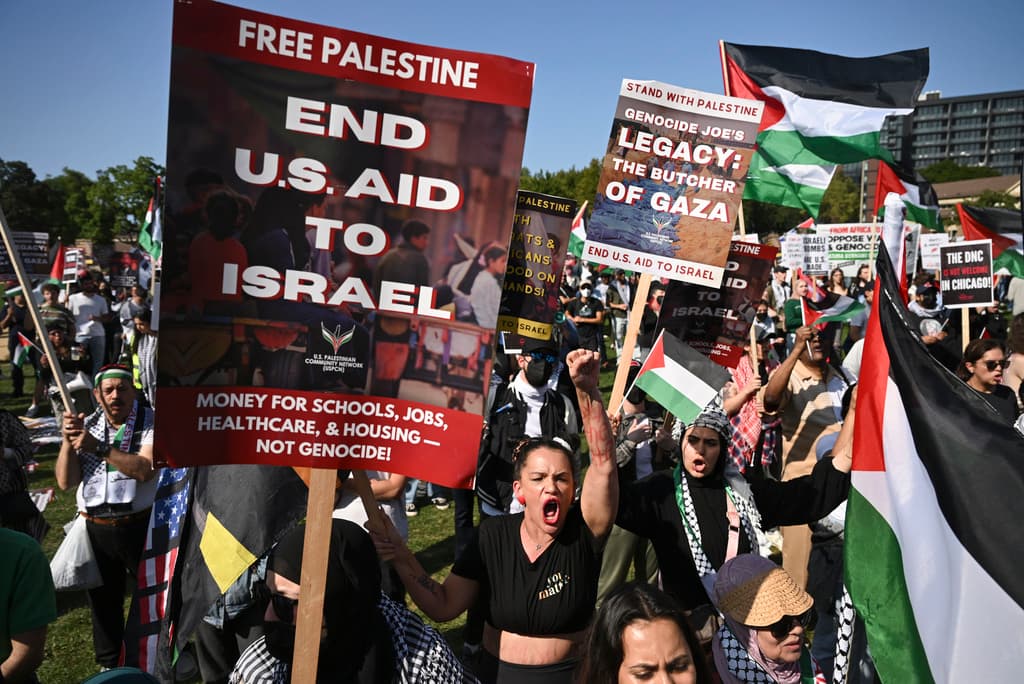 El miércoles, más de 2,000 manifestantes pro-palestinos marcharon pacíficamente hacia la arena de la Convención Nacional Demócrata.