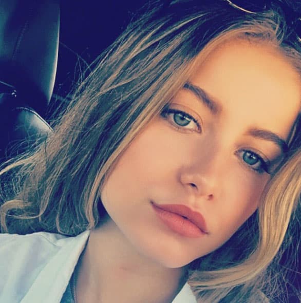 Su colaboración con Cash Cash, 'How to Love', es el tema que cierra su gran debut.