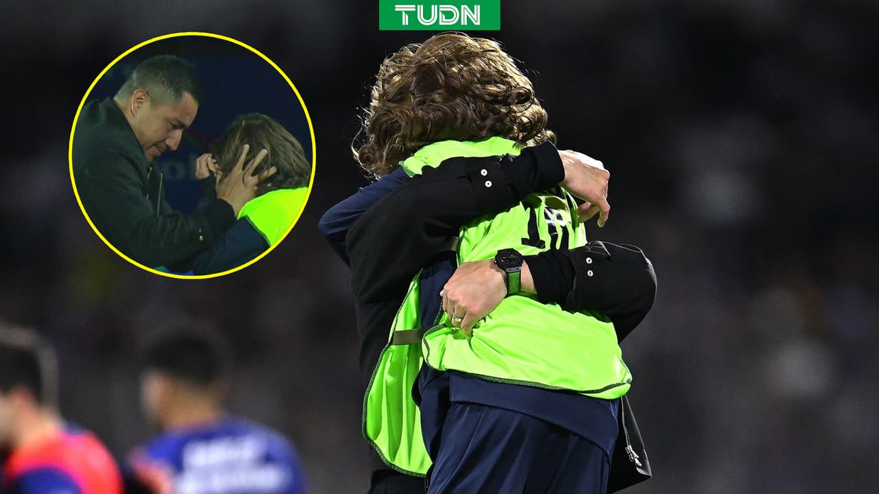 El tierno festejo de Efraín Juárez y su hijo tras triunfo de Pumas sobre América