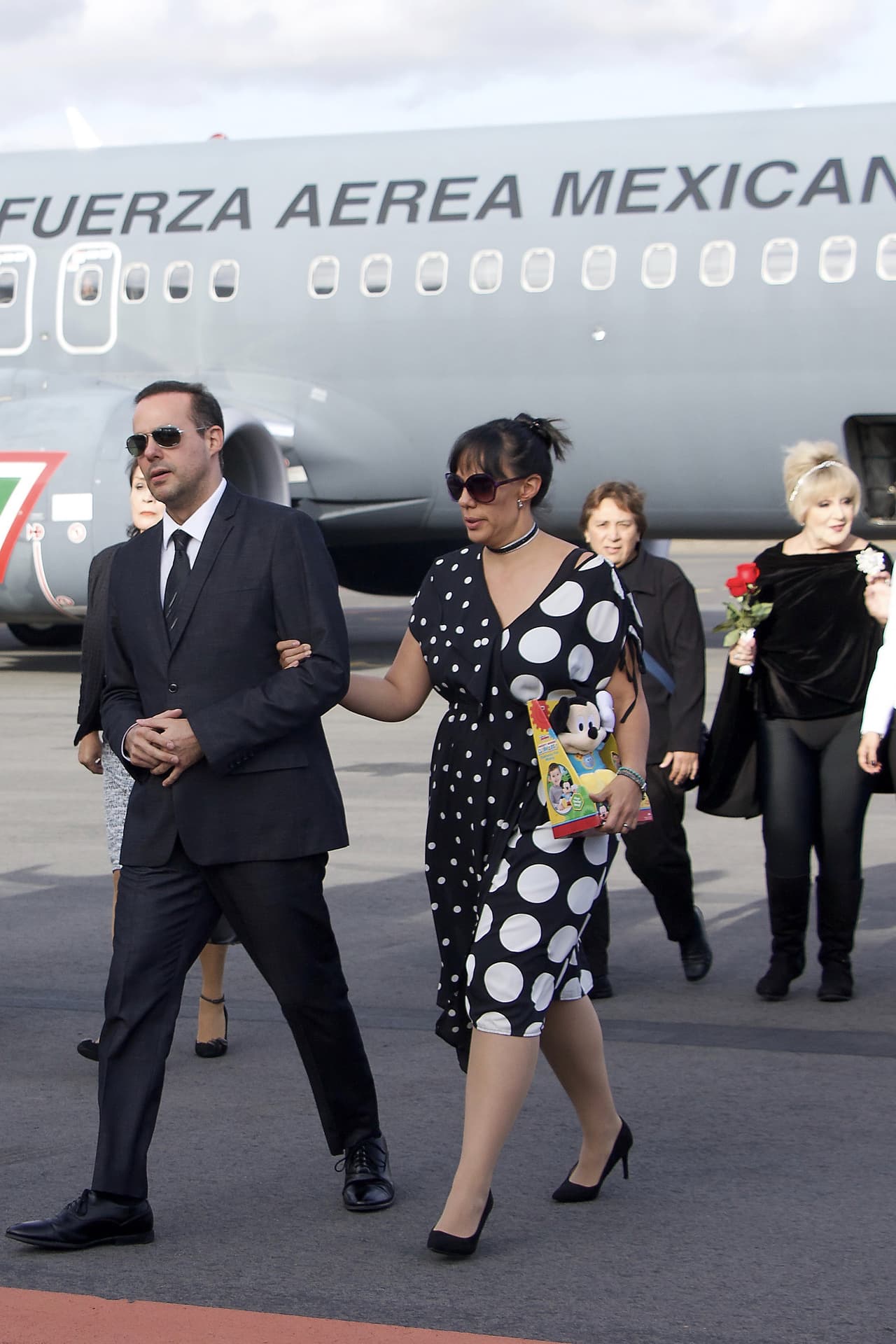 Noreña, quien precisamente cumplió 75 años este jueves, dijo que no fue hasta el martes en la noche cuando sus hijos la sorprendieron, al contarle que ella sería parte importante del tributo a José José. "'Mami, mañana (el miércoles) 
<b>vas a brillar'. Así me dijeron ellos.</b> [...] 'A las 7 de la mañana, pasa la Cancillería por tí'”, recordó que le dijeron.