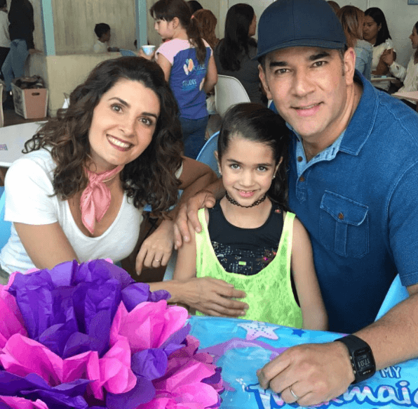 Julia, la hija que tiene en común Mayrín Vaillanueva Eduardo Santamarina, es portadora de los genes de su talentoso padre.