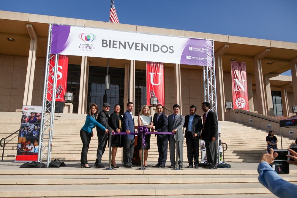 Como todos los años, Univision realizó su ya tradicional Feria de la Educación, el 15 de octubre de 2016, por primera vez en los terrenos de CalState Northridge. Decenas de miles de padres e hijos asistieron al mayor evento educativo de la comunidad hispana estadounidense.