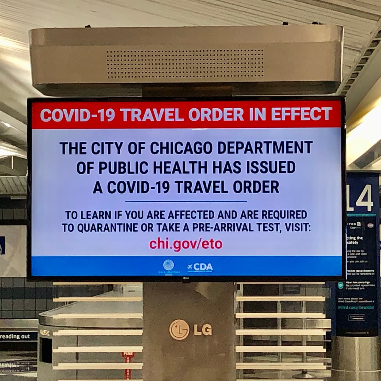 En Chicago continua en vigencia una orden de viajes para casi todos los estados del país. Requiere que cualquier persona que llegue a la ciudad después de estar en ciertos estados o fuera del país se ponga en cuarentena por dos semanas o, en algunos casos, que reciba una prueba negativa antes de su llegada.
