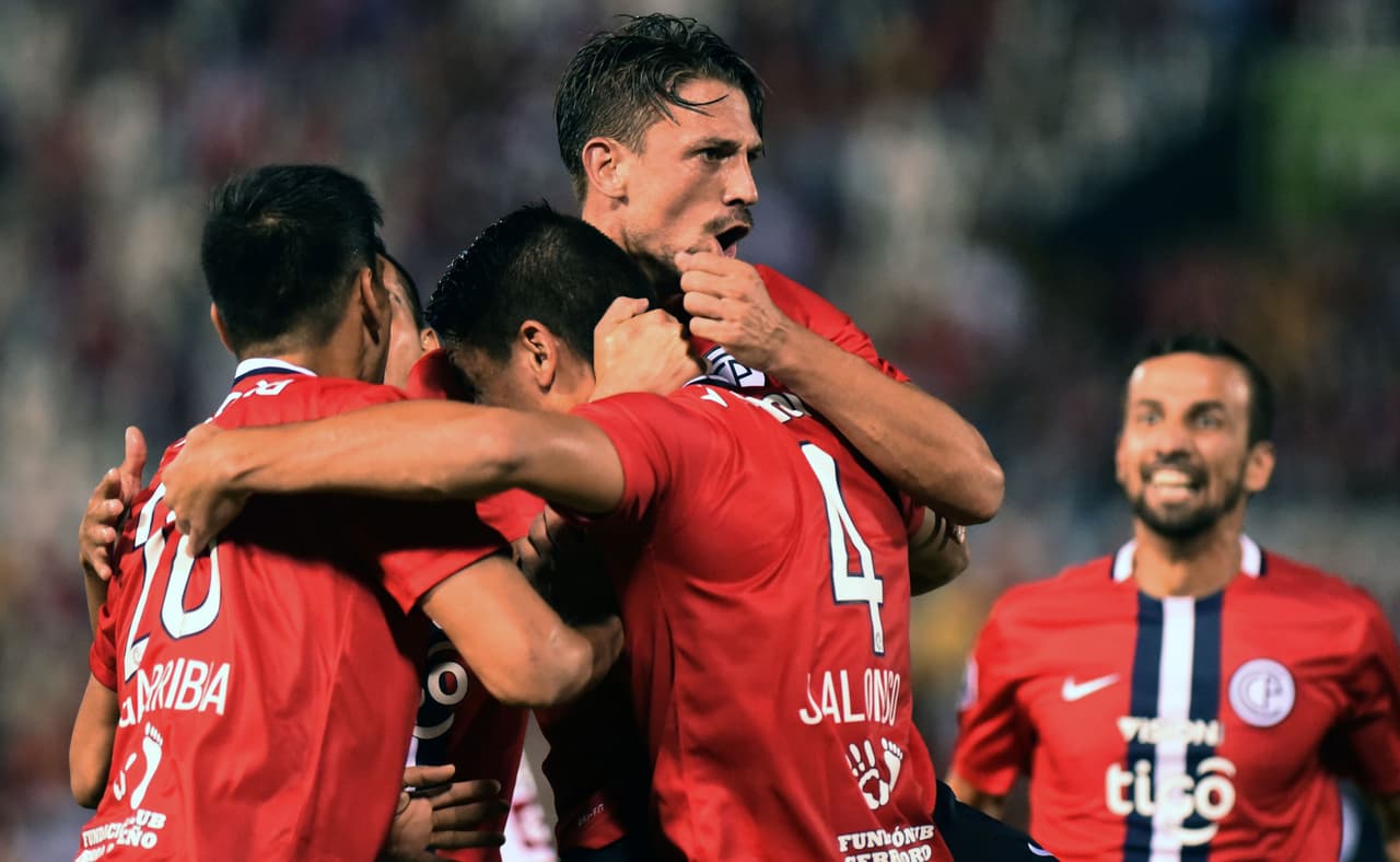 Cerro Porteño gana y hunde al Cobresal en Copa Libertadores