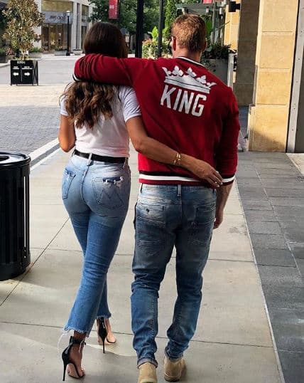 A través de su cuenta en Instagram, la también empresaria compartió esta imagen en la que se lee: "Celebrando a nuestro Rey. ¡Feliz cumpleaños papi! ¡Que Dios te bendiga con salud y felicidad siempre! ¡Te amamos!".