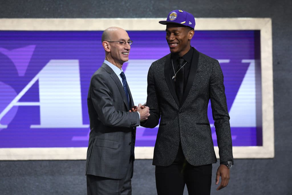 <b>4) De'Andre Hunter (Virginia, Atlanta Hawks)</b>. Aunque Hunter fue tomado originalmente por los LA Lakers, el delantero de poder irá a reforzar a la emergente y joven alineación de los Hawks.