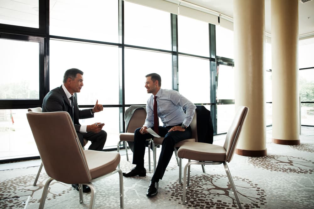 Abre tus ojos y trata de entender bien lo que te van a proponer pues vale la pena considerar esa oferta, pero cuidado con la gente fantasiosa ahora que Mercurio está retrógrado. El escenario astral es propicio, está equilibrado, pero dependerá de tu actitud para que puedas convertir cualquier problema o negatividad, en algo positivo y creativo en tu vida, ¡propóntelo y lo lograrás, capricorniano!