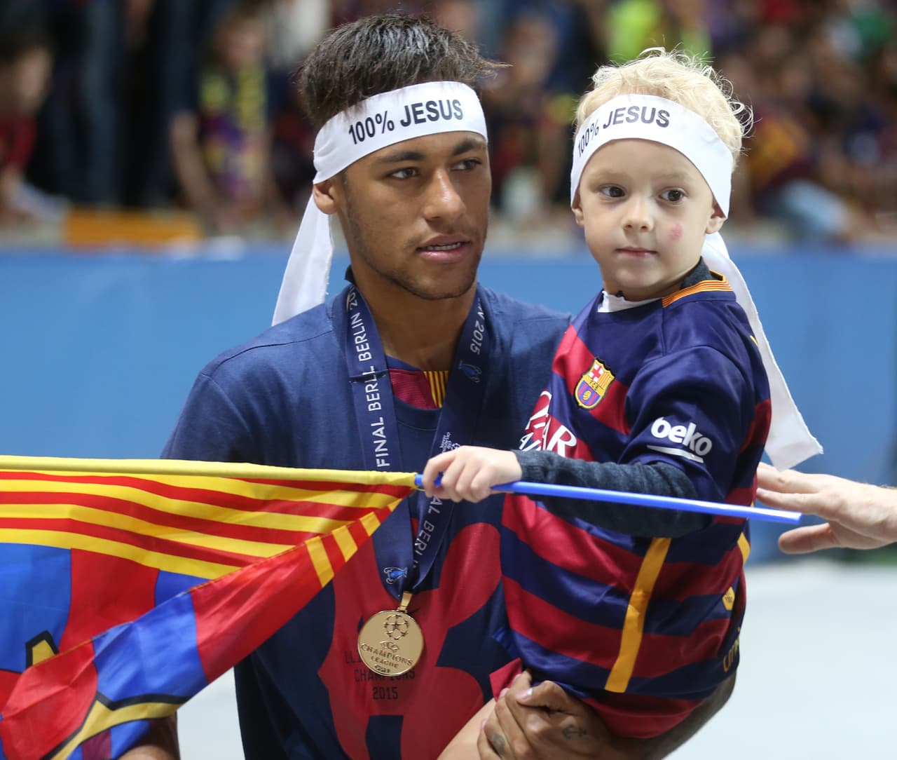 Neymar también celebra junto a su hijo David Lucca da silva Santos.