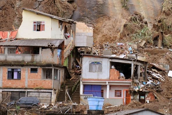 Brasil ha sido azotado por fuertes lluvias que han cobrado la vida de al menos 400 personas. Río de Janeiro es de las ciudades más castigadas por las inclemencias del tiempo. De acuerdo a las autoridades, el mayor número de víctimas pereció por los deslaves.