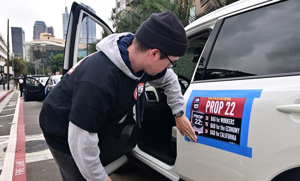 Los conductores, respaldados por el Sindicato Internacional de Empleados de Servicios, se reunieron para una manifestación en Los Ángeles el 20 de mayo de 224, antes de participar en una caravana de automóviles a San Francisco para una manifestación planificada mientras la Corte Suprema del estado considera un desafío legal a la Propuesta 22.