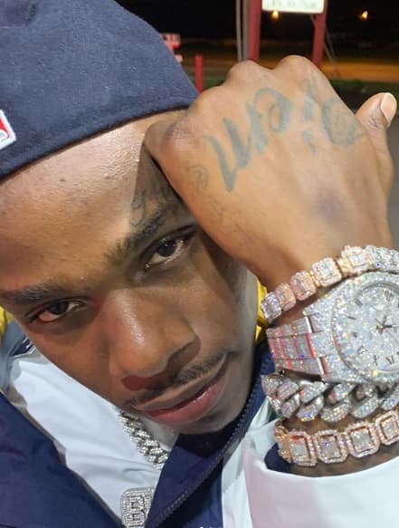 Sin embargo, supuestamente el rapero y su equipo 
<b>se enojaron</b> ante la situación y se tornaron violentos, explicó la presunta víctima.