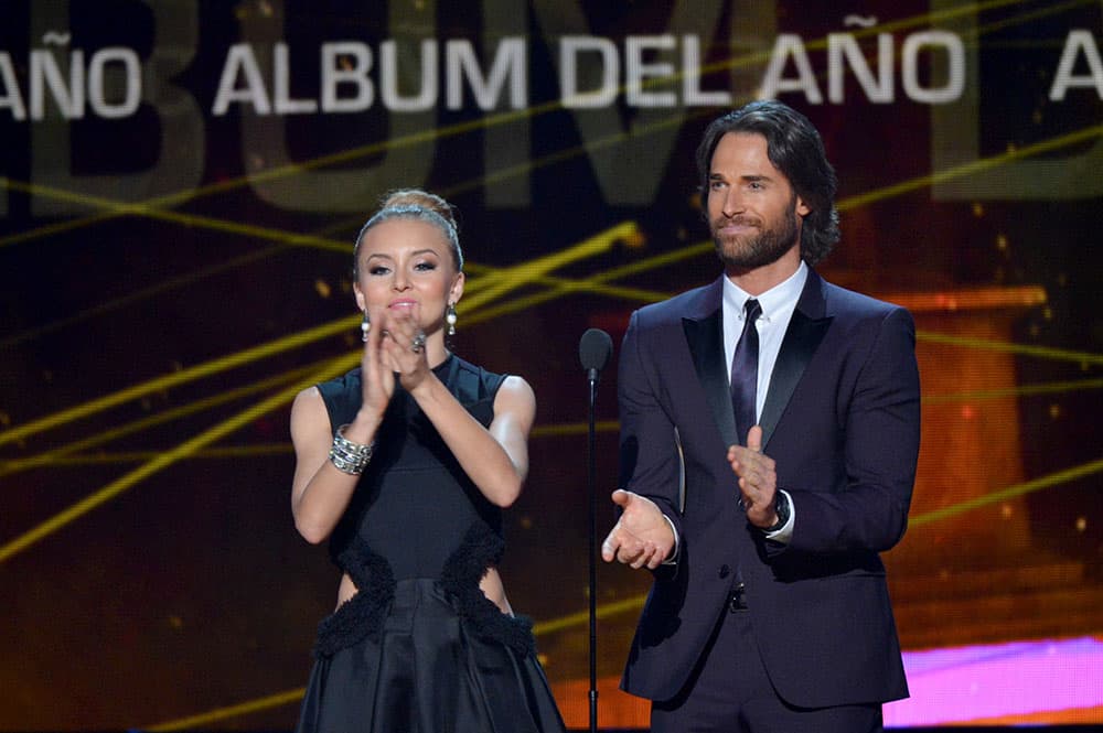 Angelique no cabía de la emoción de anunciar al ganador de esa noche.