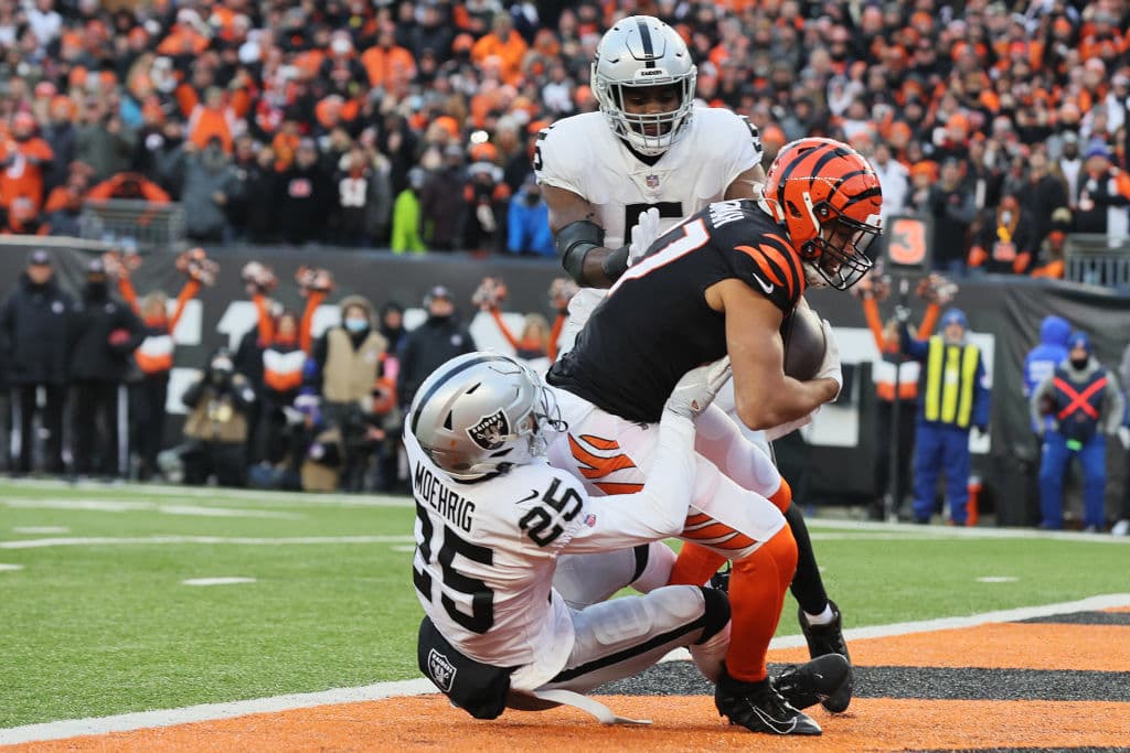 Joe Burrow regresa las emociones a Cincinnati y comanda la victoria 19-26 de los Bengals sobre los Raiders.