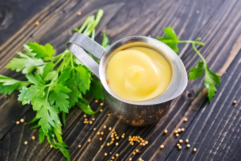 Sabemos que la mayonesa es de las salsas más básicas que debemos tener en nuestra cocina, pero has pensado que puedes preparar una propia agregando ciertos ingredientes que le harán mucho más deliciosa. Atrévete a experimentar.