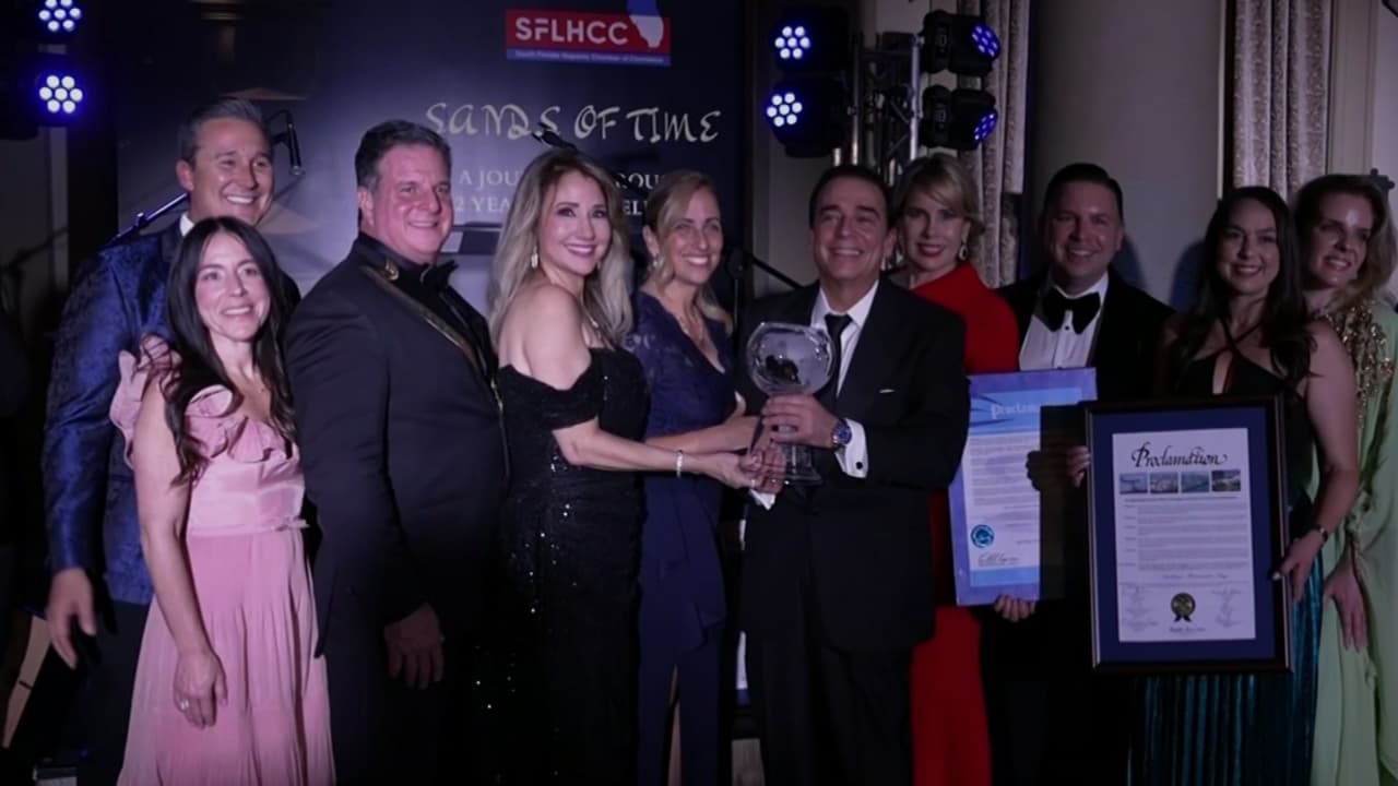 Ambrosio Hernández recibe premio por 40 años de trayectoria en televisión