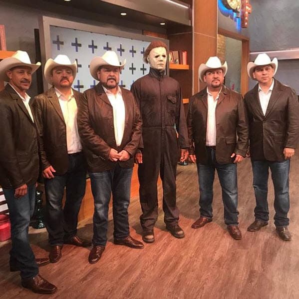 Pero en esa ocasión no fueron los únicos invitados, Michael Myers, el asesino de la saga 'Halloween' también estuvo en el estudio.