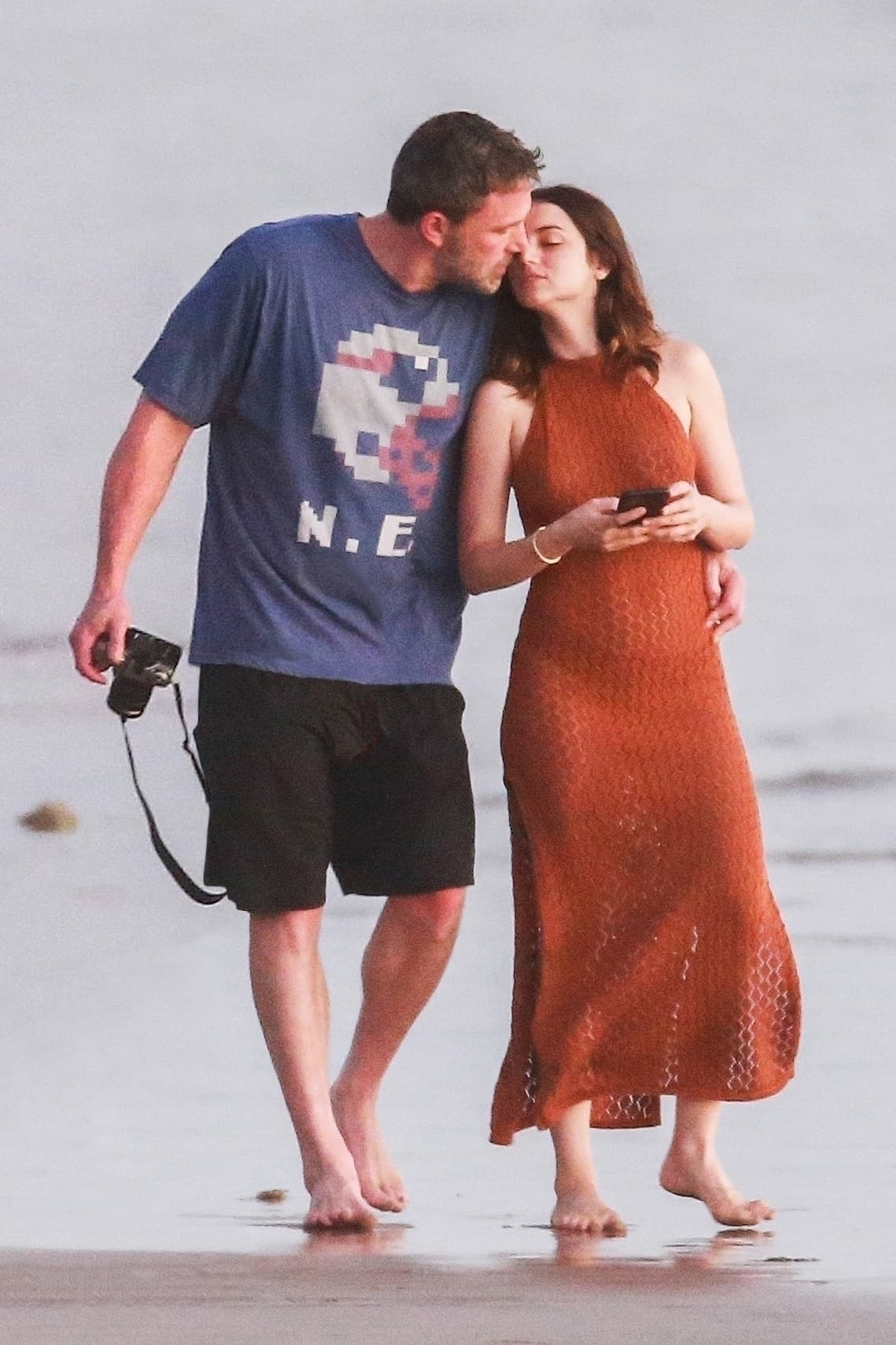 Una fuente de la revista anglo People confirmó que Ben Affleck y Ana de Armas sí estaban conociéndose como pareja, tras haber trabajado juntos.