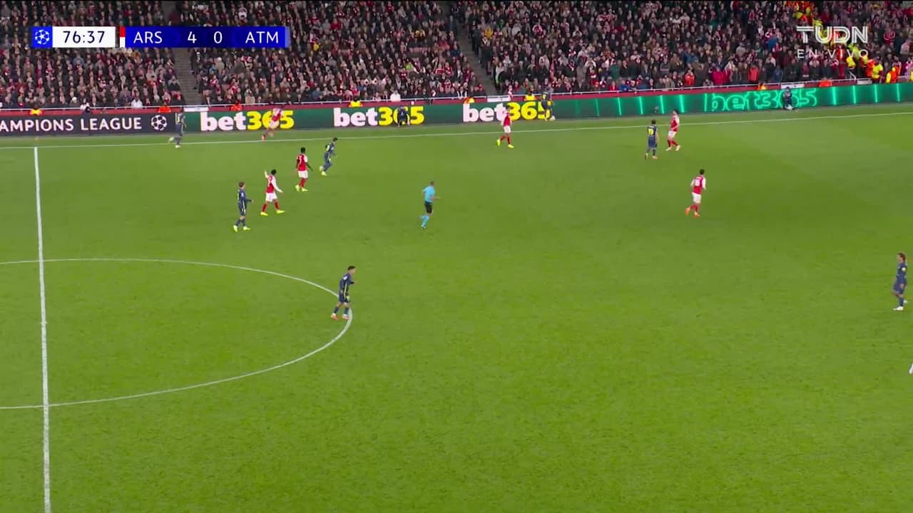 ¡TIRO ATAJADO! disparo por Thiago Almada.