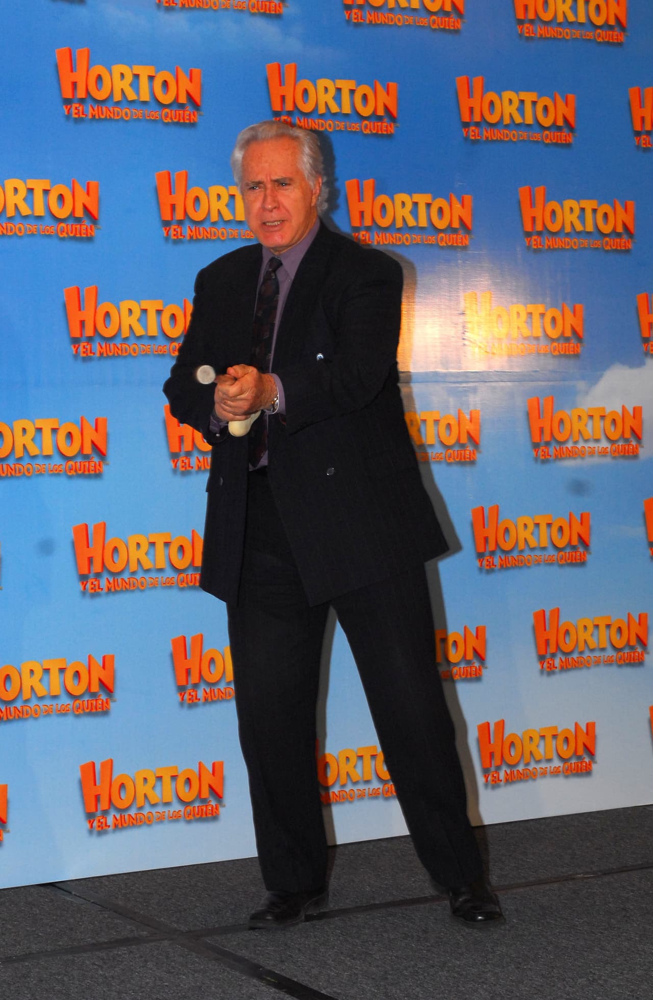 En teatro y cine suma más de 100 proyectos en los que ha participado, dejando su huella en los escenarios.