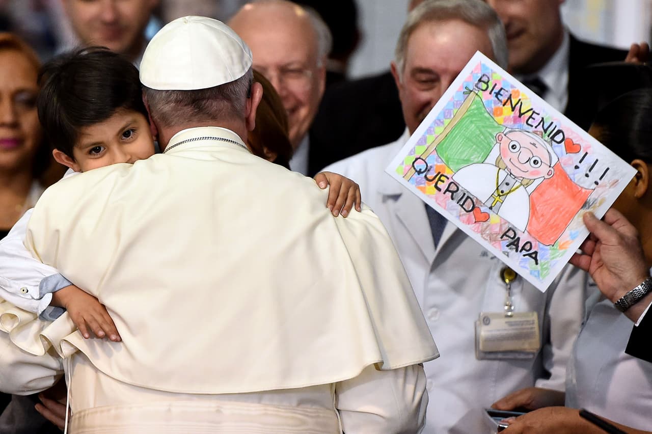 Un momento muy emotivo fue cuando cargó al menor y recibió un tierno dibujo de su parte.