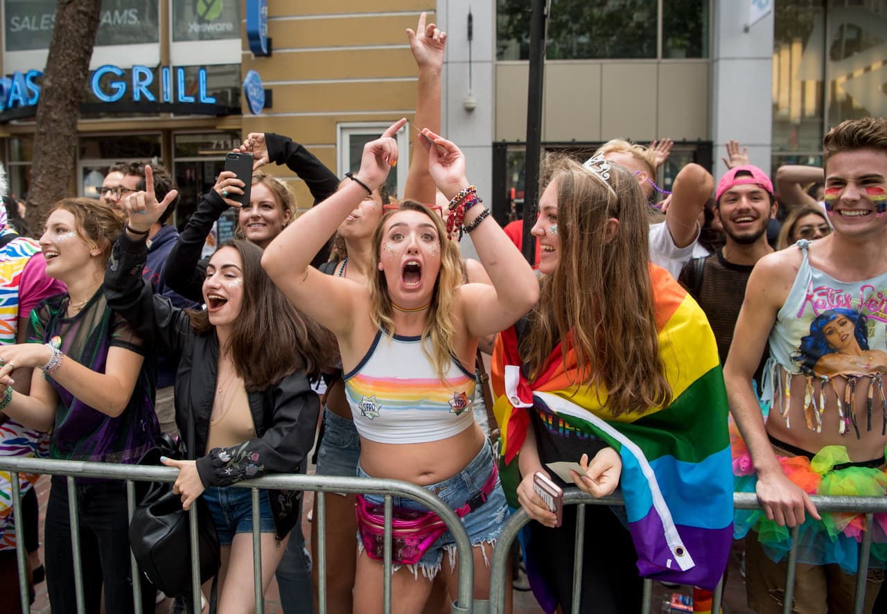 Este año, el tema del desfile es 
<b>“El amor nos mantendrá unidos”</b>, indicó Ford.
<br>