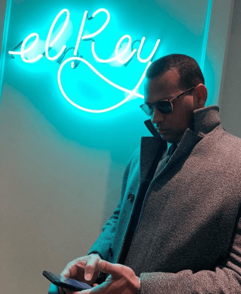 De acuerdo con información de la agencia Grosby Group., en mayo de 2017 Álex Rodríguez vendió su Lear Jet 60 para comprar un modelo Gulfstream IV.