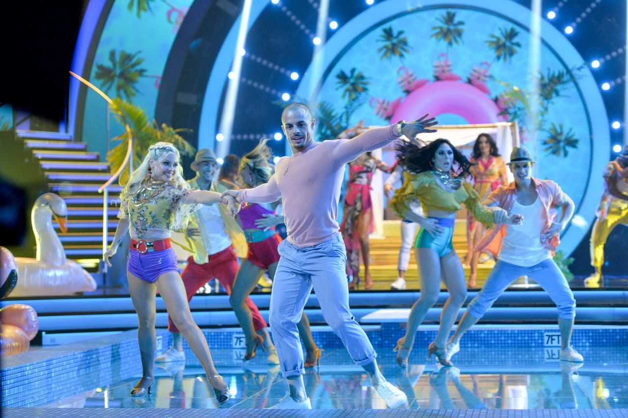 Casper mostró sus mejores pasos al ritmo de 'Vente Pa'ca'.