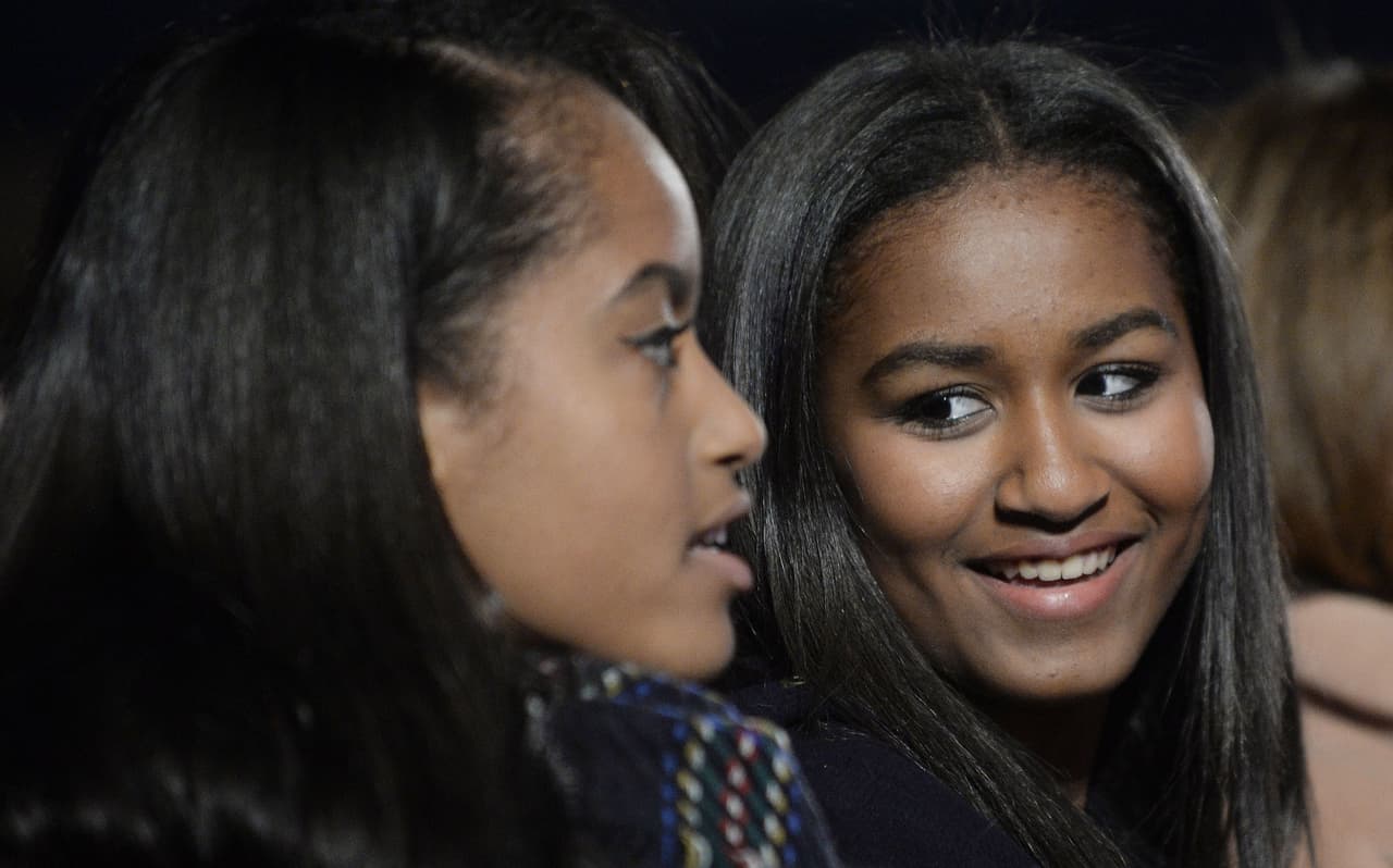 Tras asistir a su primera cena de estado, las hijas de Michelle y Barack Obama han estado en boca de todos.