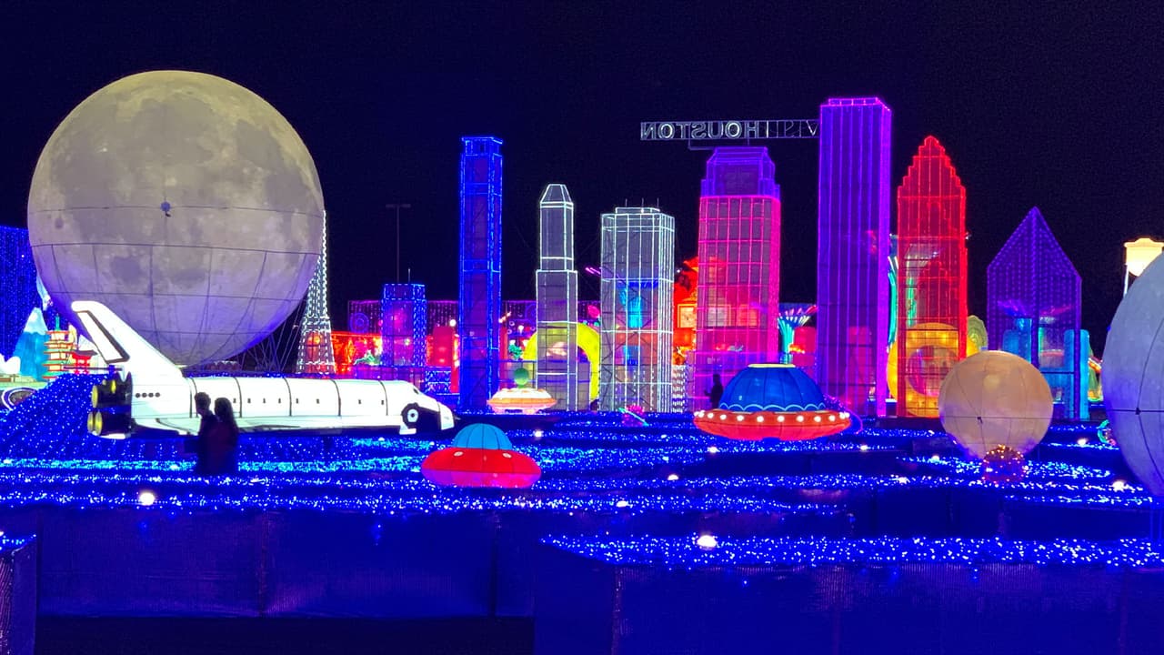 El horario es de Domingo a jueves de 5:00 p.m. a 10:00 p.m.