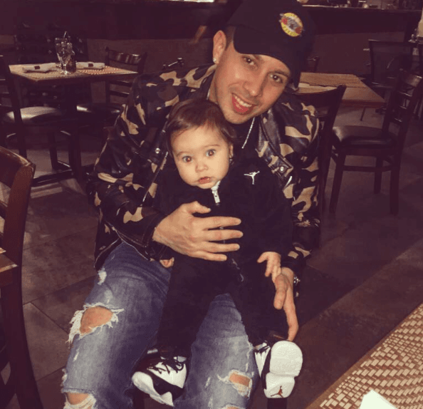 Aquí aparece junto a Osiris King, su tercer hijo.