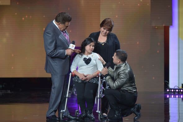 Cuando la hermana de Larry Hernández se negó a abortar un embarazo con complicaciones, el cantante le prometió que nunca estaría sola. Hoy cumple su palabra junto a Lupita, su sobrina, quien sufre de spina bifida. 