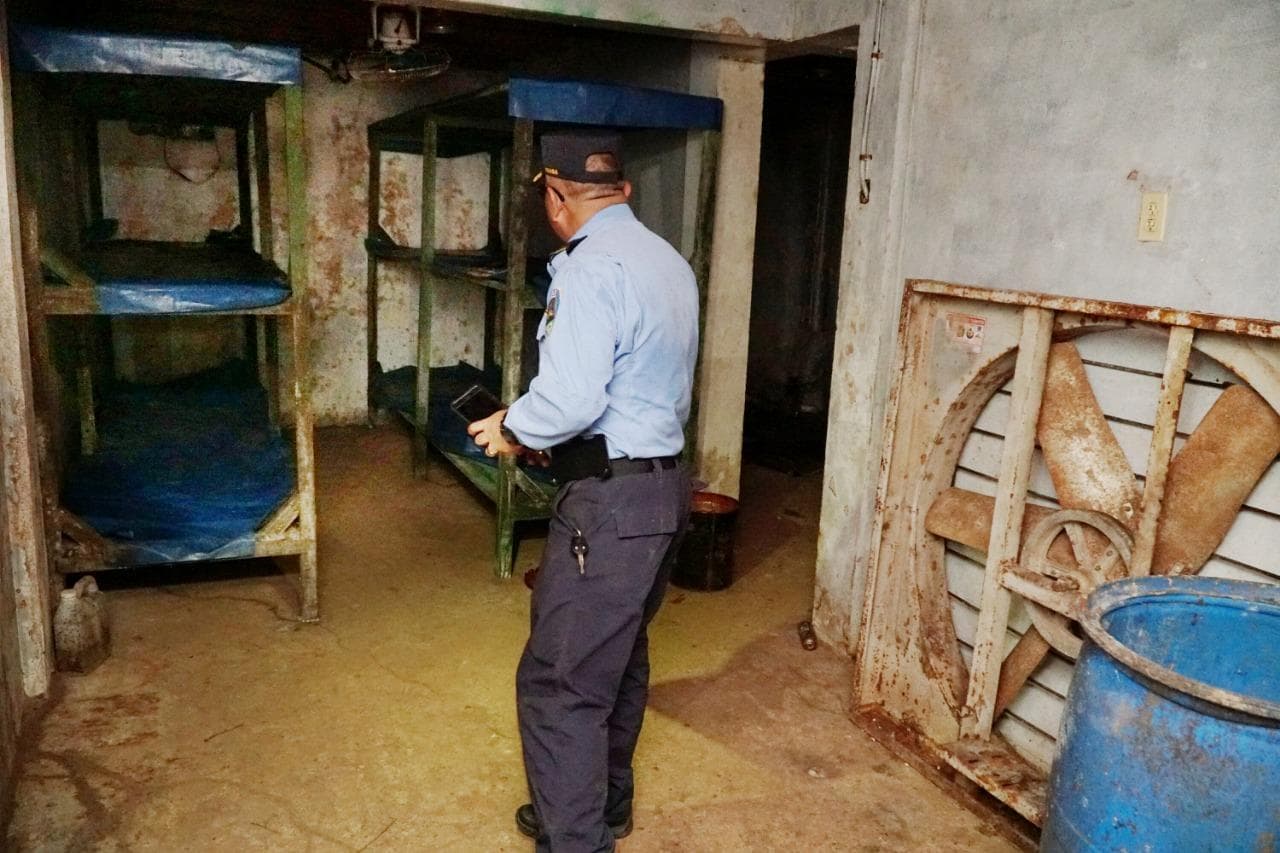 Se cree que el búnker de la organización criminal, a la cual le atribuyen la mayoría de los asesinatos que ocurren en Honduras, servía como un centro de operaciones y un almacén de droga y armas de fuego.