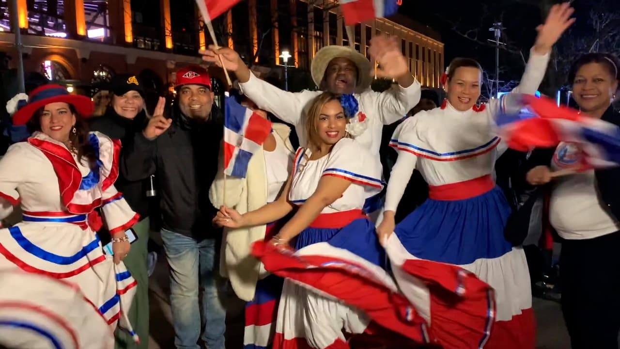 Los juegos de exhibición se vivieron como una fiesta tanto en el exterior como en el interior del estadio.